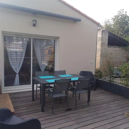 Renaissance 1 2 Apartment *