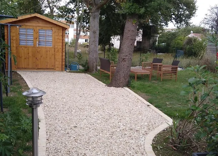 Renaissance 1 2 Apartment *